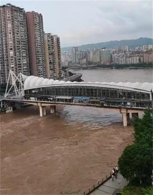 四川強降雨致巴中達(dá)州避險轉(zhuǎn)移，關(guān)注轉(zhuǎn)移群眾安全