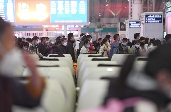 國鐵暑期暑運啟動，加開臨時列車滿足旅客需求