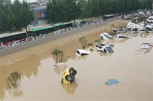 陜西安康市鎮(zhèn)巴縣遭遇暴雨襲擊，防汛抗洪工作全力展開