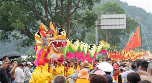 浙江舟山舉辦第六屆中國普陀桃花會(huì) 民間民俗大巡游引人矚目