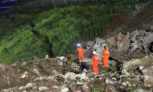 湖北宜昌山體滑坡事故：應急管理部緊急救援，多人受傷失聯