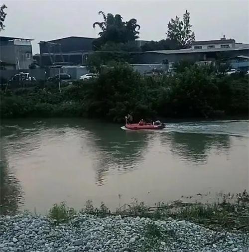 成都毗河落水失聯(lián)事件：女子獲救，兩男子失聯(lián)，搜救仍在進(jìn)行