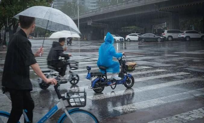 北京降雨過程持續(xù)，公眾需防范自然災(zāi)害