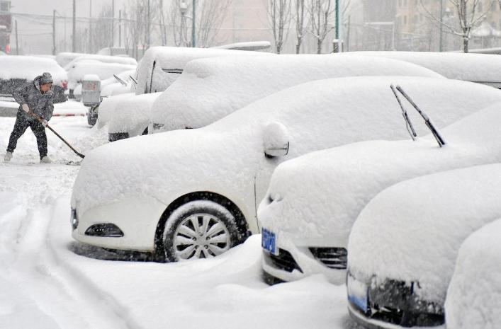 武漢市氣象臺(tái)發(fā)布暴雪黃色預(yù)警信號(hào)：專家呼吁加強(qiáng)各項(xiàng)防雪措施，保障市民安全