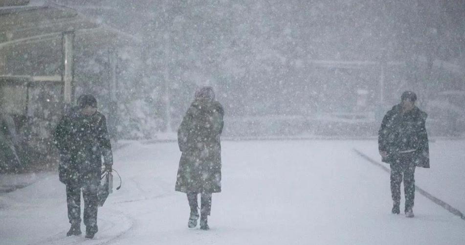 中央氣象臺發(fā)布多地天氣預(yù)警，凍雨和暴雪齊襲，年底雨雪持續(xù)關(guān)注