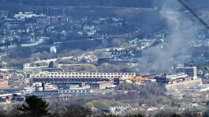 美國陸軍工廠爆發(fā)火災，黑煙滾滾！部分炮彈運往烏克蘭