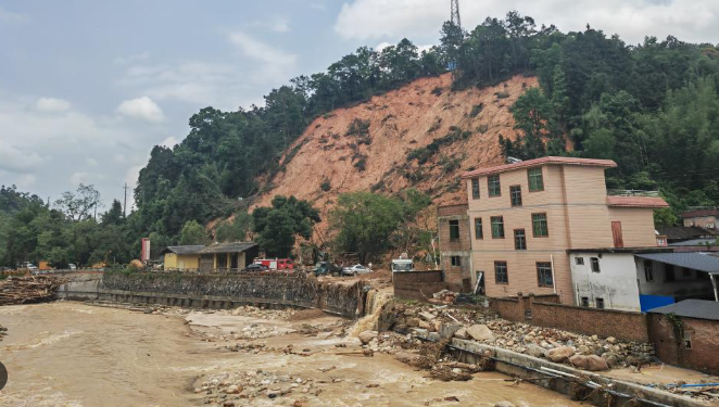 湖南新晃山體滑坡：8人失聯(lián)確認(rèn)遇難，350余人緊急搜救